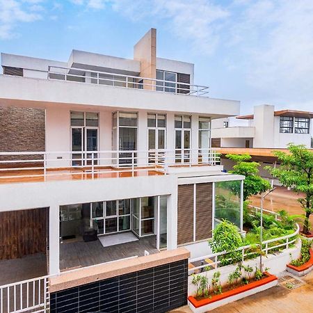 Sierra Skies By Stayvista - A Mountain-View Villa Featuring A Rooftop Swimming Pool, Jacuzzi, Turf, And A Gym For An Elevated Stay Lonavala Εξωτερικό φωτογραφία