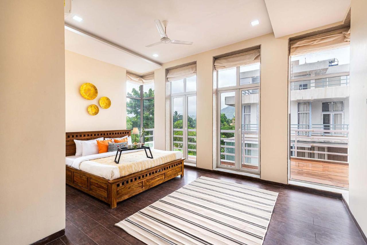 Sierra Skies By Stayvista - A Mountain-View Villa Featuring A Rooftop Swimming Pool, Jacuzzi, Turf, And A Gym For An Elevated Stay Lonavala Εξωτερικό φωτογραφία