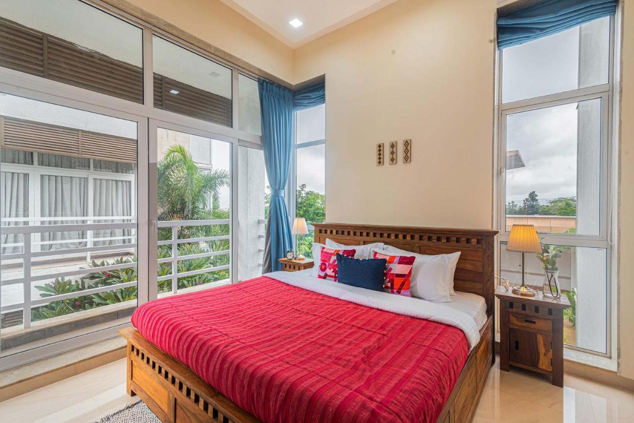 Sierra Skies By Stayvista - A Mountain-View Villa Featuring A Rooftop Swimming Pool, Jacuzzi, Turf, And A Gym For An Elevated Stay Lonavala Εξωτερικό φωτογραφία