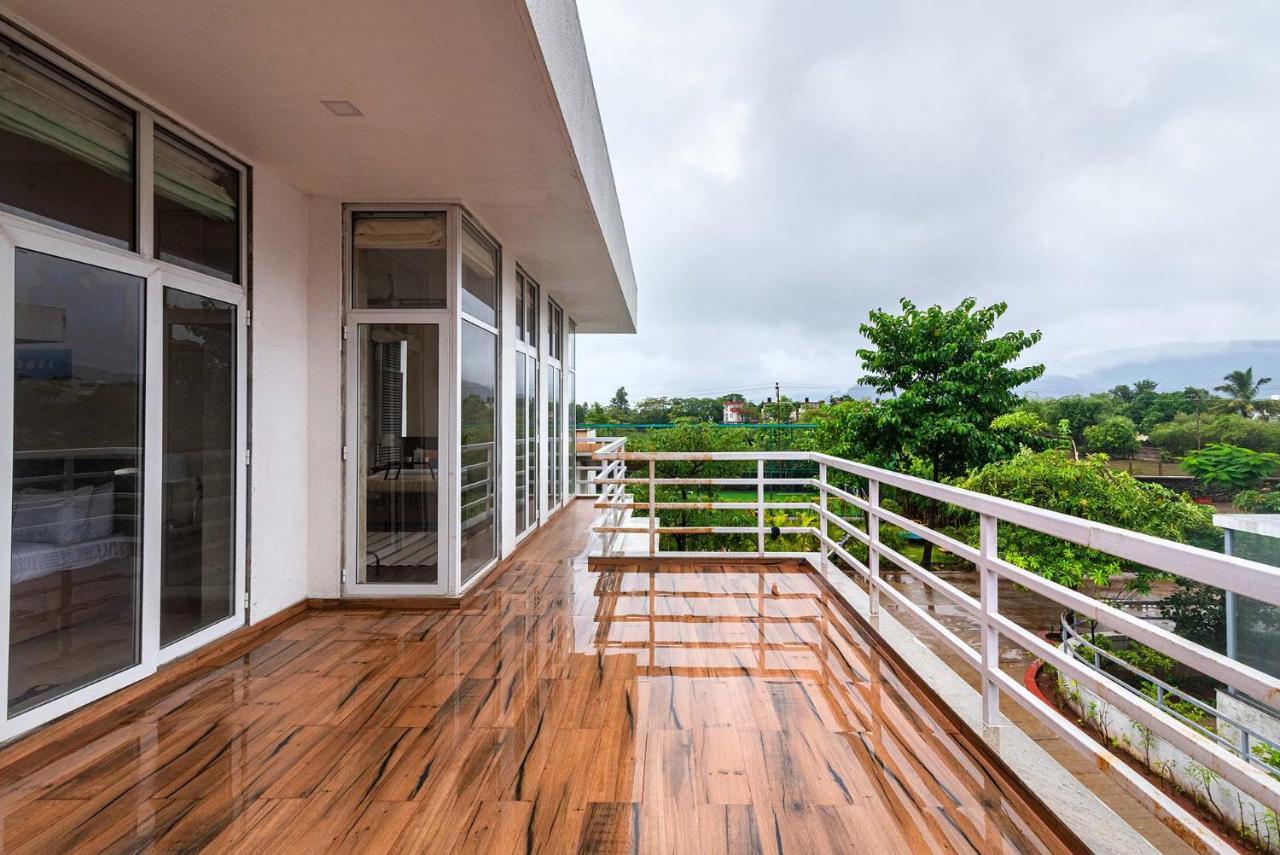 Sierra Skies By Stayvista - A Mountain-View Villa Featuring A Rooftop Swimming Pool, Jacuzzi, Turf, And A Gym For An Elevated Stay Lonavala Εξωτερικό φωτογραφία